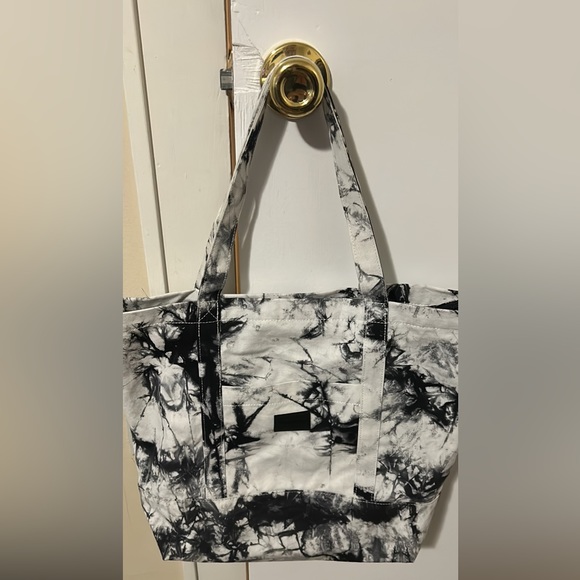Victoria secret tote never used - Picture 1 of 2